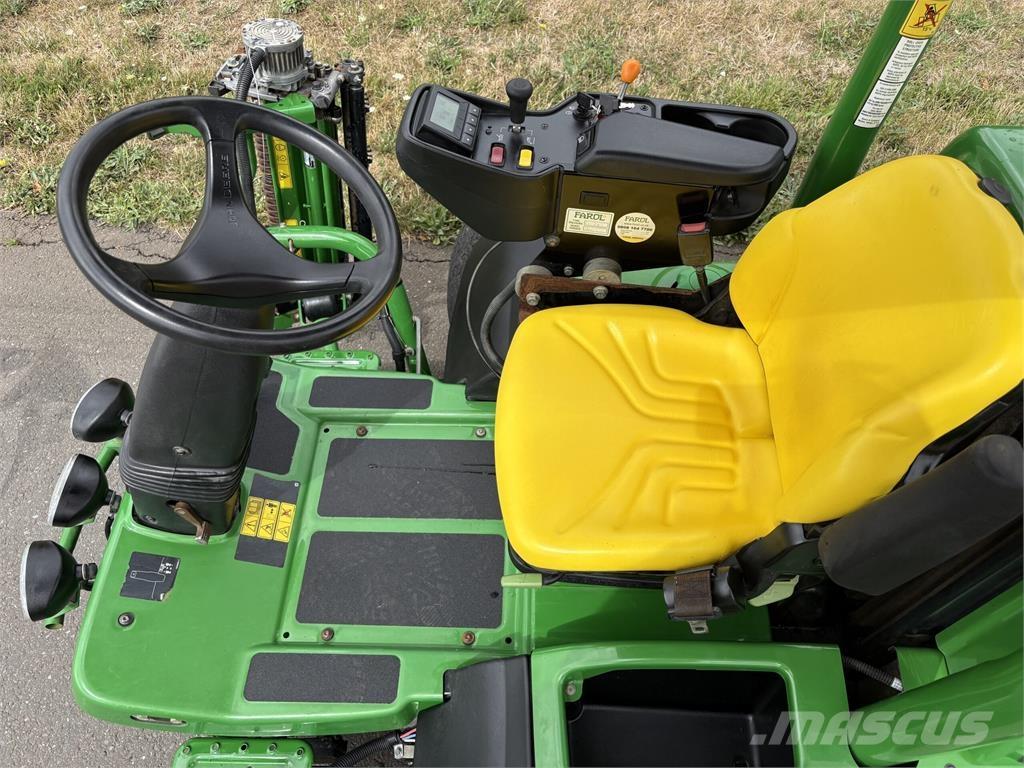 John Deere 7500AE Walk-behind mowers