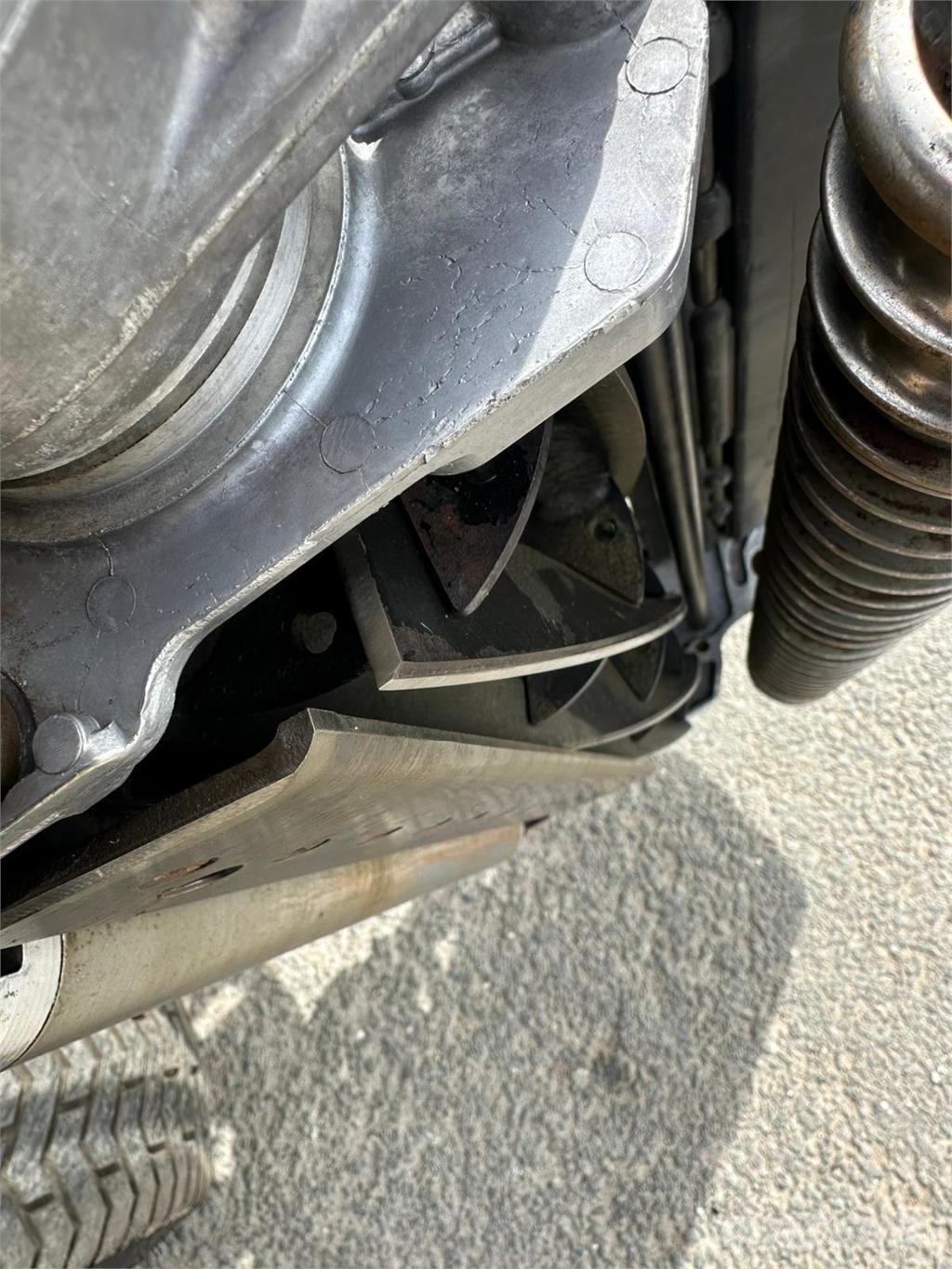 John Deere 7500AE Walk-behind mowers