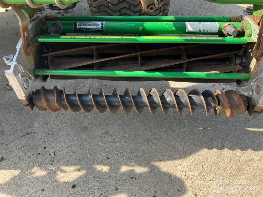 John Deere 7500AE Walk-behind mowers