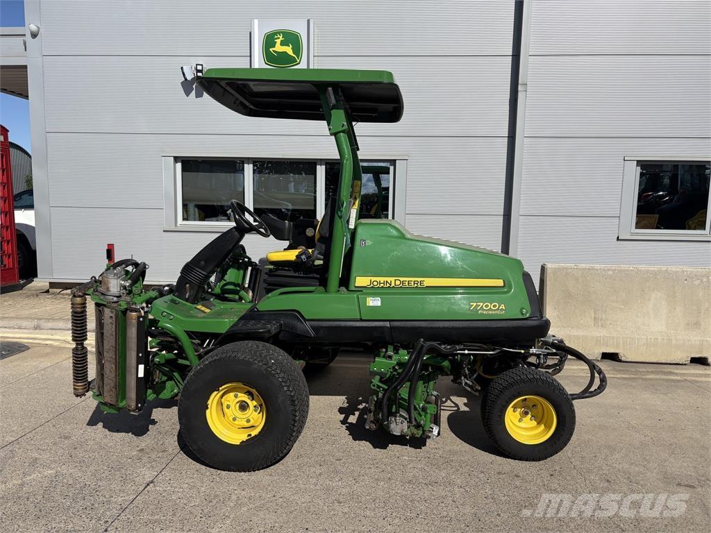 John Deere 7700A Walk-behind mowers