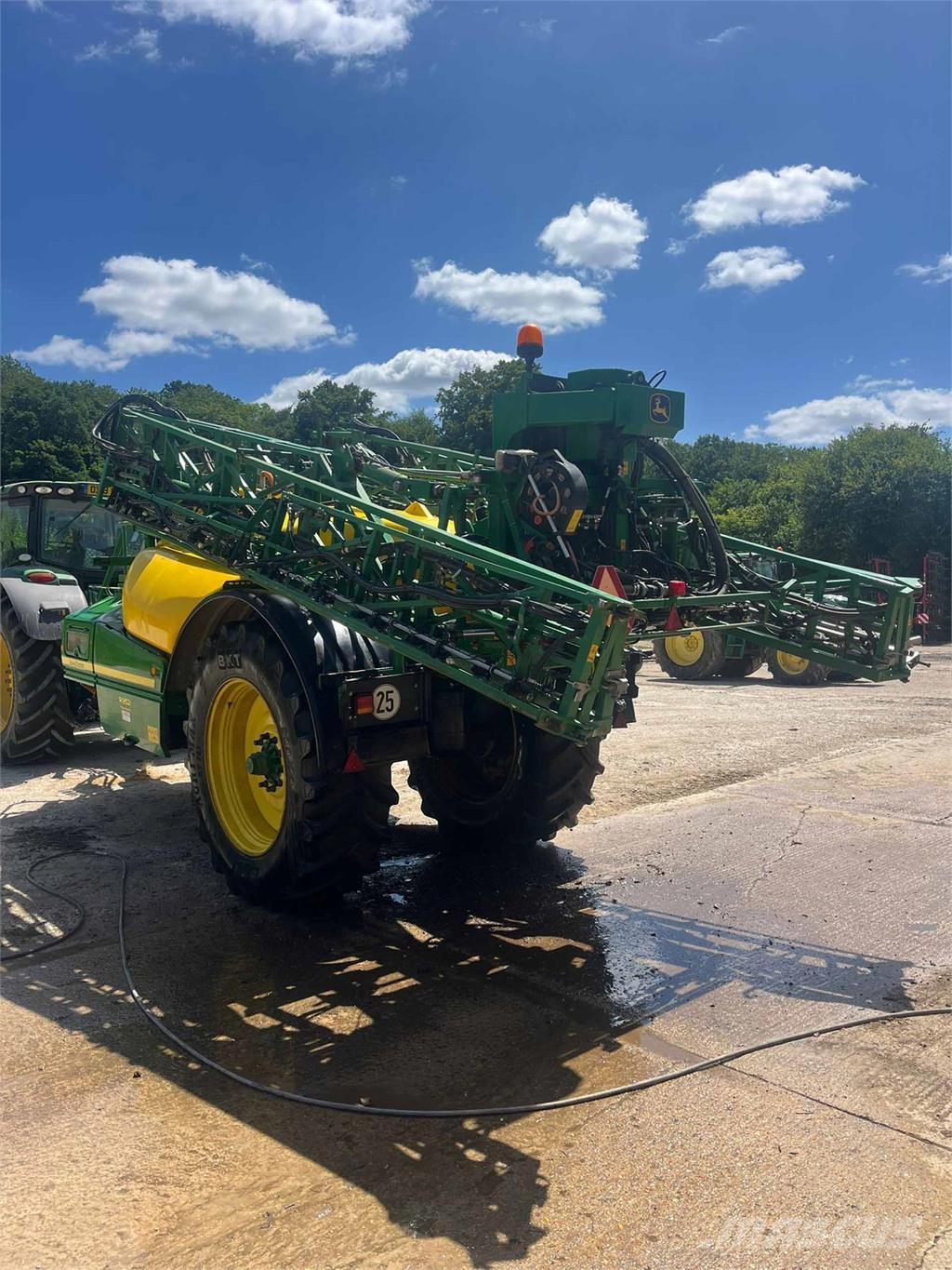 John Deere R952i Self-propelled sprayers
