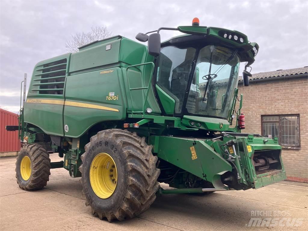 John Deere T670 HM Combine harvesters