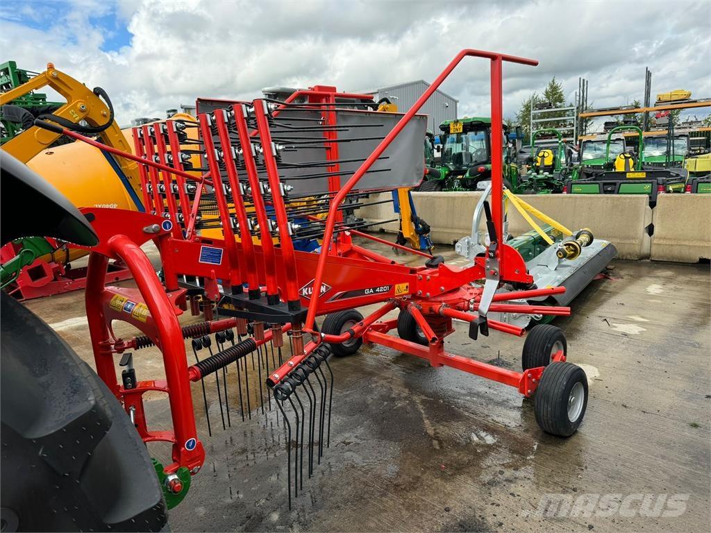 Kuhn GA 4201 Rakes and tedders