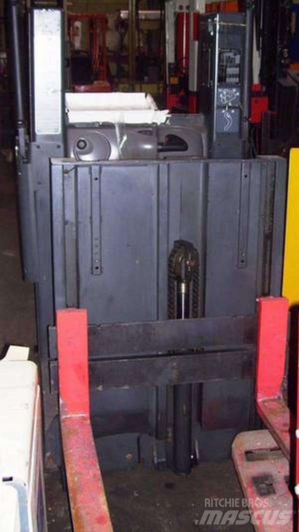 Raymond 212OPC Low lift order picker