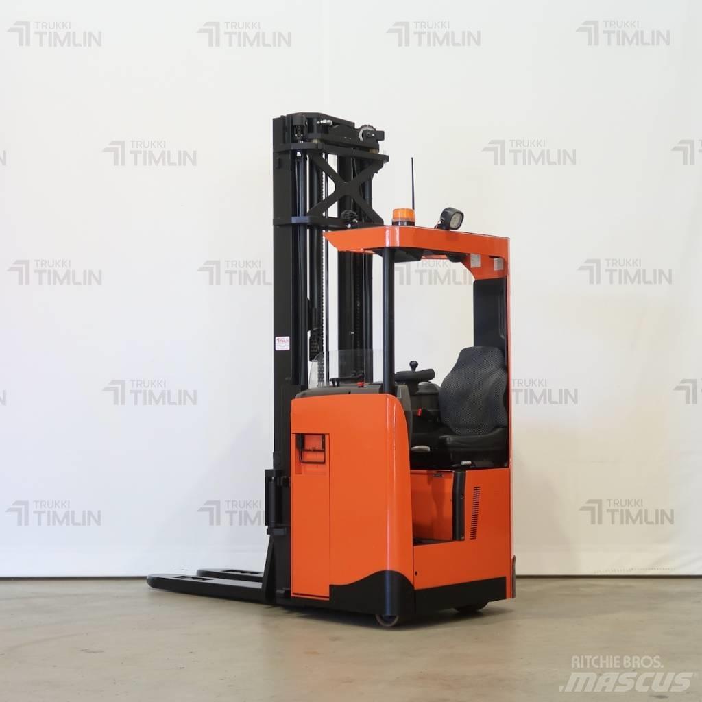 BT SRE160L Self propelled stackers