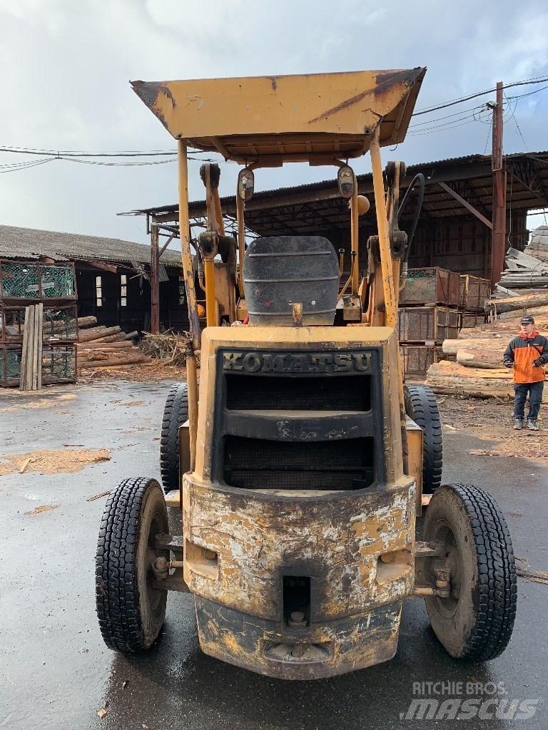 Komatsu SD25-1 Reach trucks