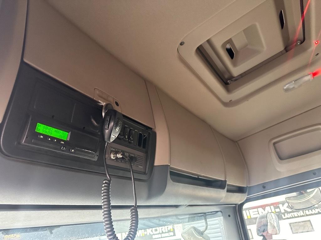 Scania R520 8x2/4 Cable lift demountable trucks