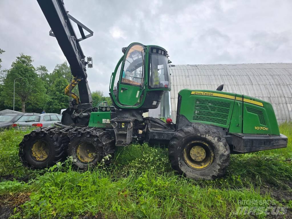 John Deere 1070 E Harvesters