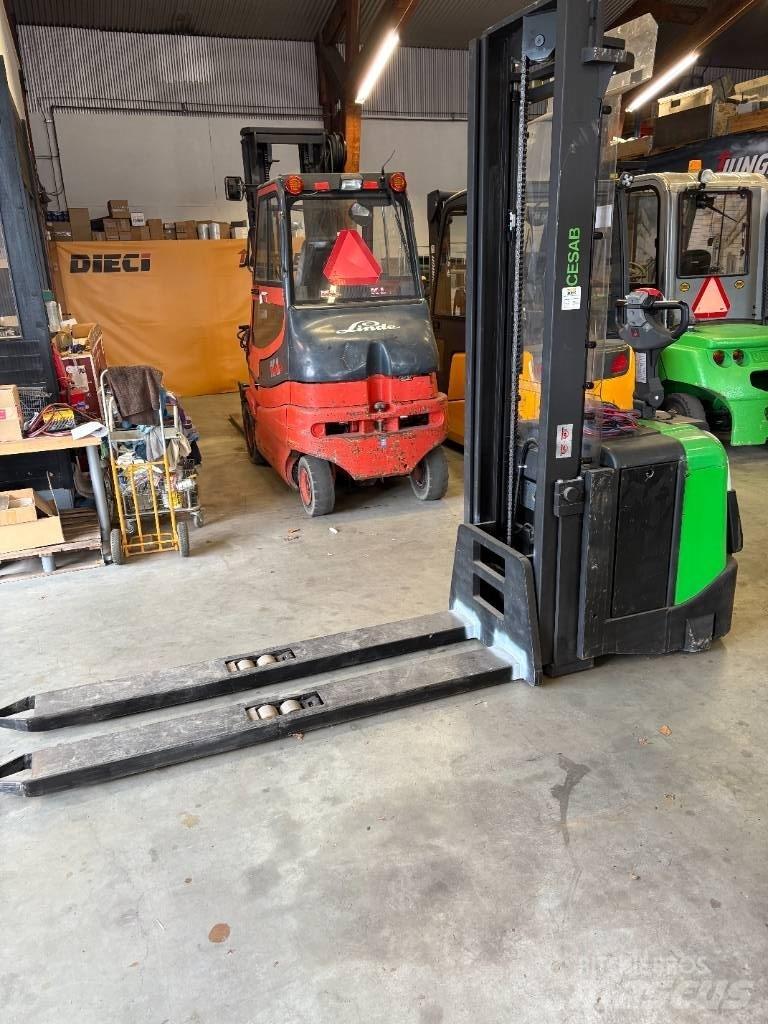 Cesab S316L Pedestrian stacker