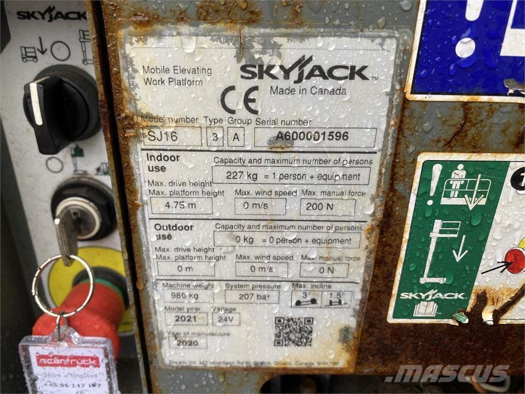 SkyJack SJ16 Vertical mast lifts