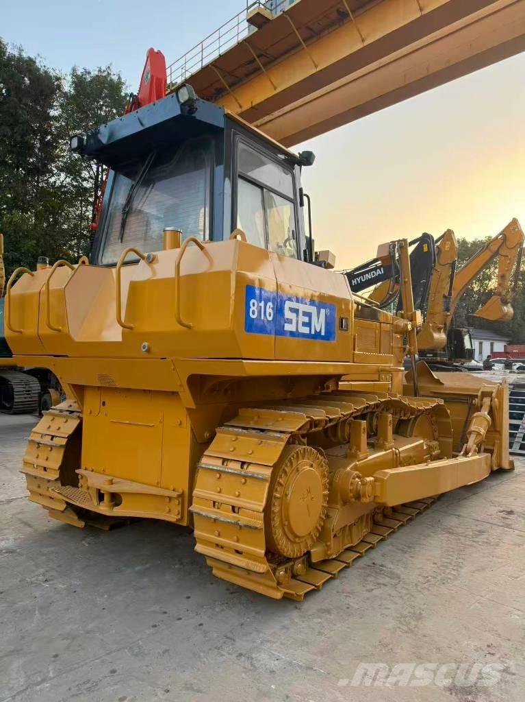 SEM 816D Crawler dozers