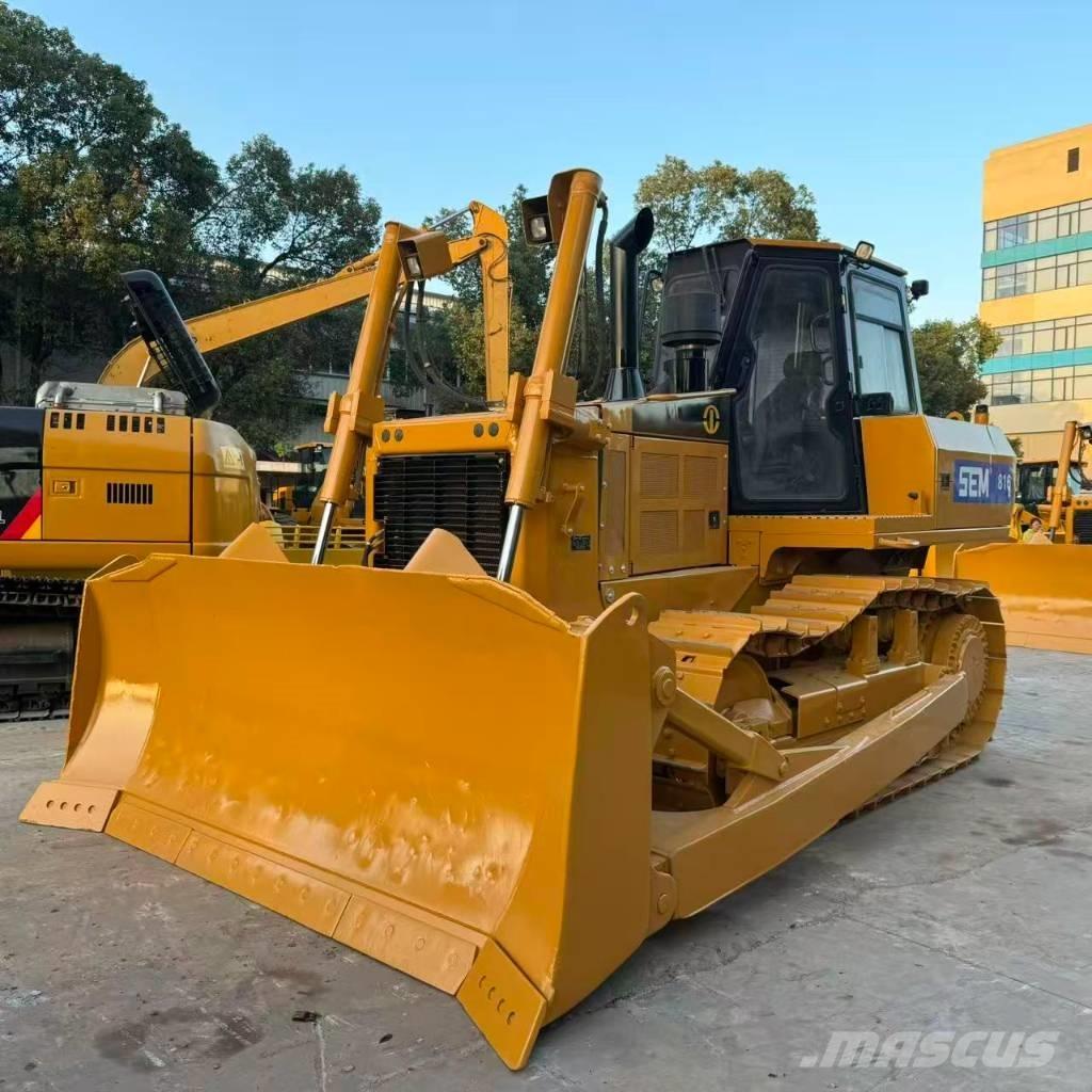 SEM 816D Crawler dozers
