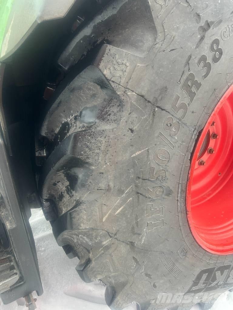 Fendt 824 Vario Tractors