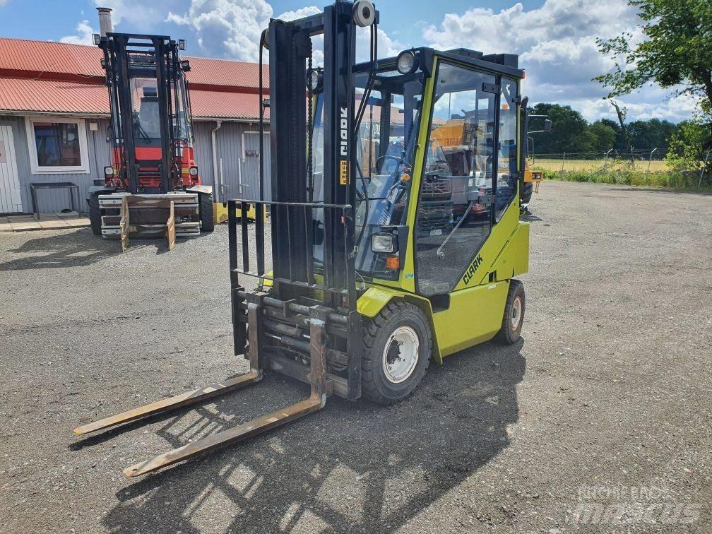 Clark GPM 20 LPG trucks