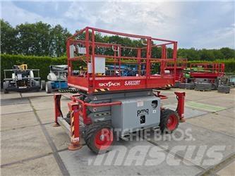 SkyJack SJ 6832 RT Scissor lifts