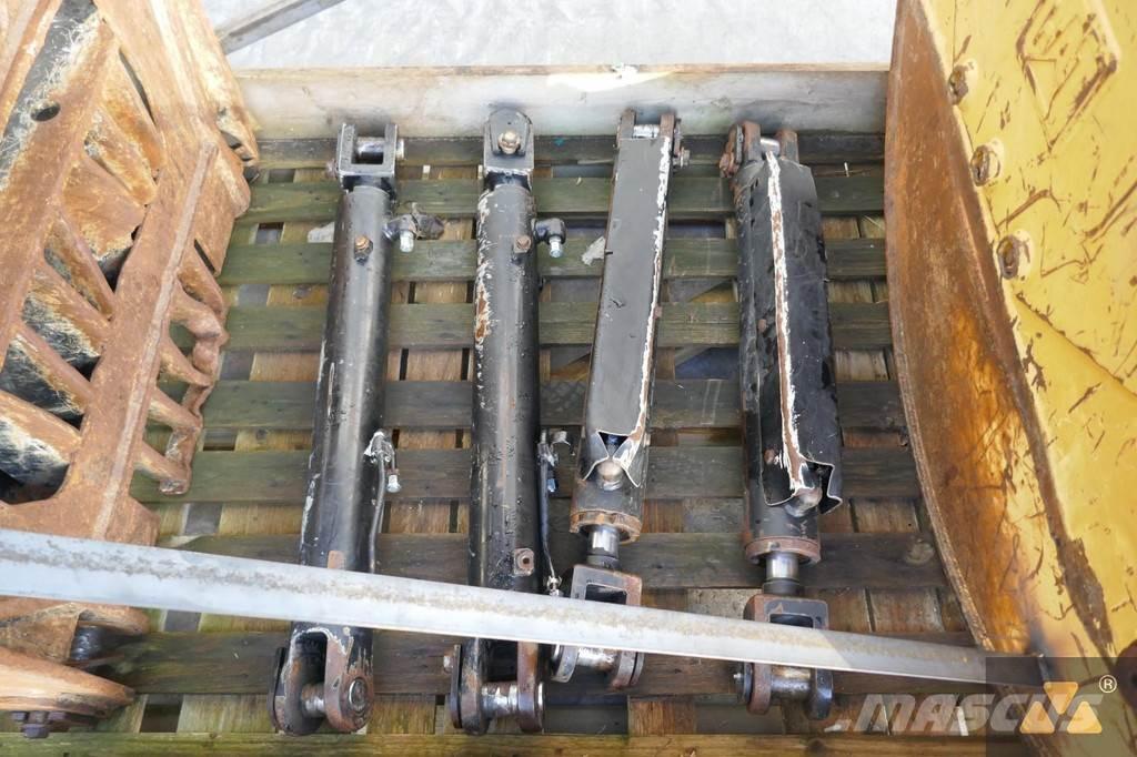 CAT 525D Grapple Transportation - Others