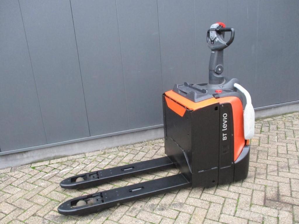 BT LPE200 Low lifter with platform