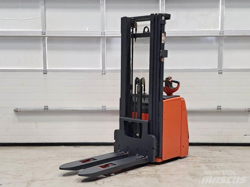 Linde L20 Pedestrian stacker