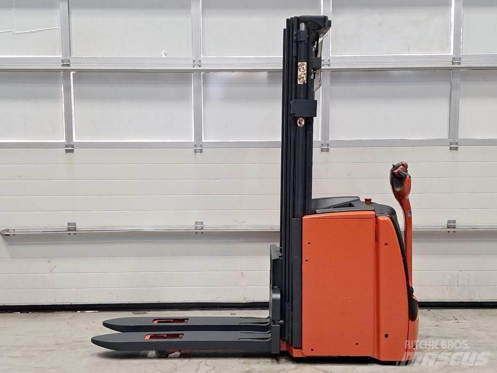 Linde L20 Pedestrian stacker