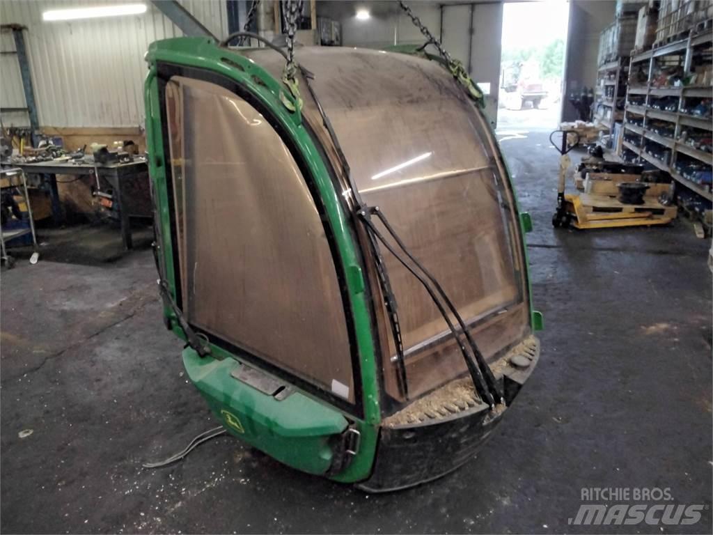 John Deere 1470G Cabins and interior