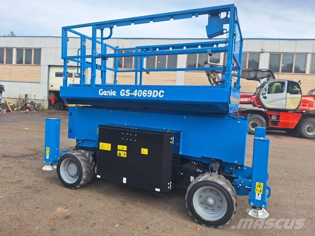 Genie GS-4069 DC Scissor lifts