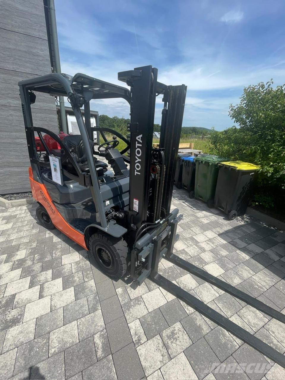 Toyota 02-8FGF18 LPG trucks