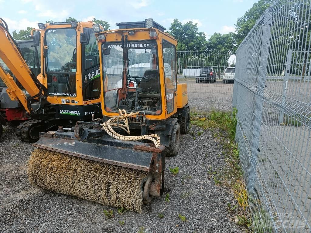 Linexa 870 Utility tool carriers