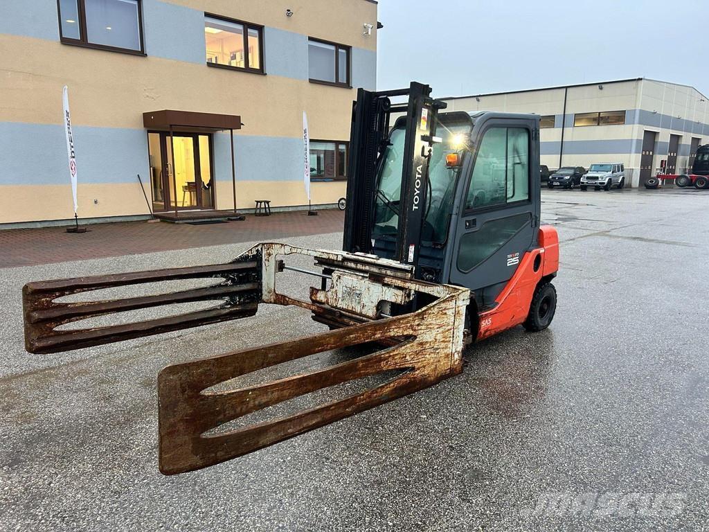 Toyota 02-8 FDF25 Diesel trucks