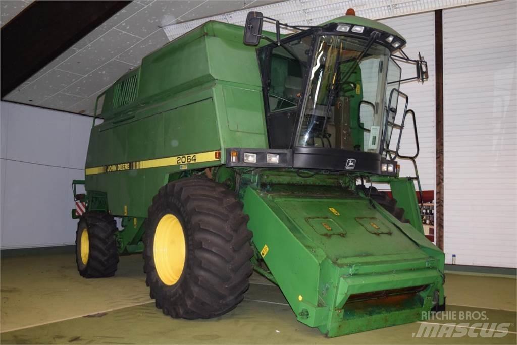 John Deere 2064 Combine harvesters
