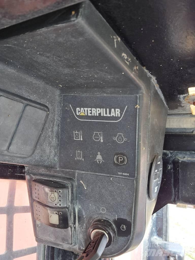 CAT 242 B Skid steer loaders