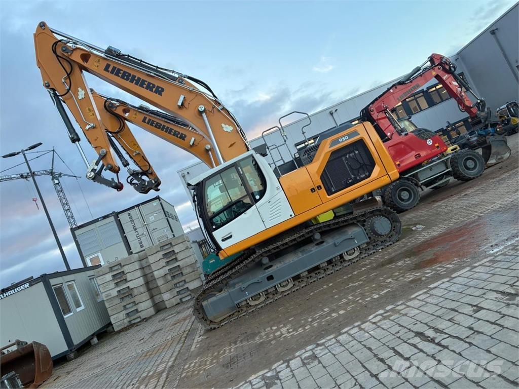 Liebherr R930 Crawler excavators
