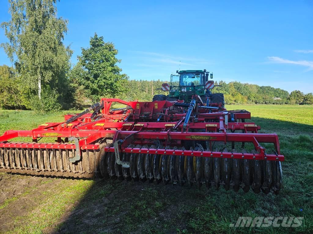 Väderstad Topdown500 Cultivators