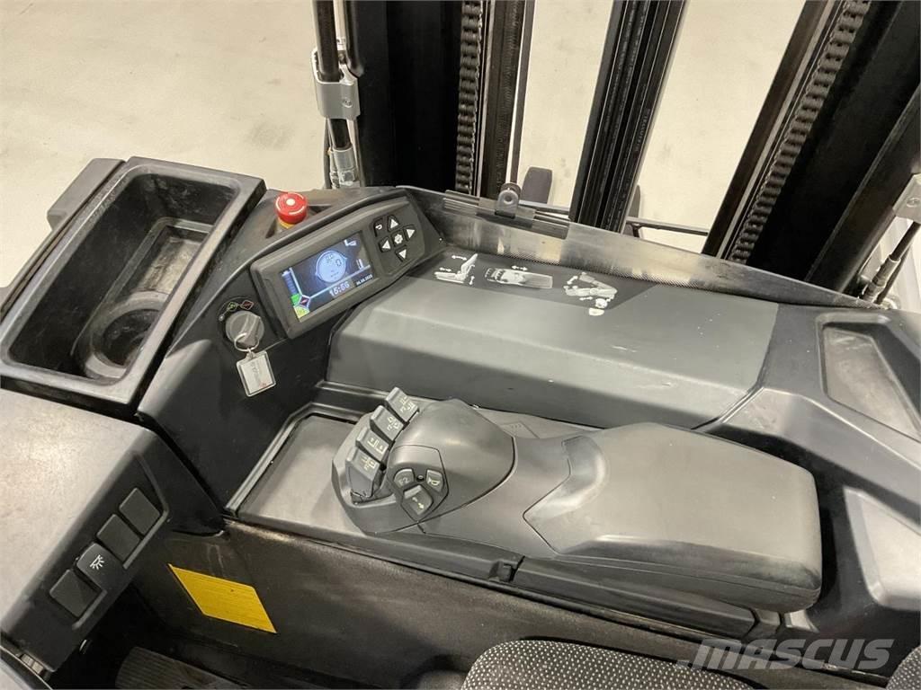 CAT NR16N2H Reach trucks
