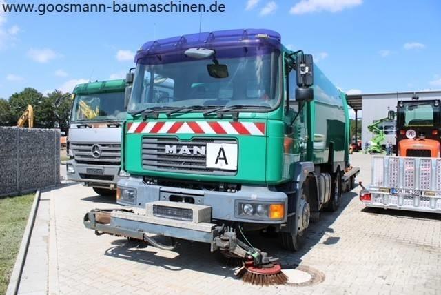 MAN M32 Sweeper trucks