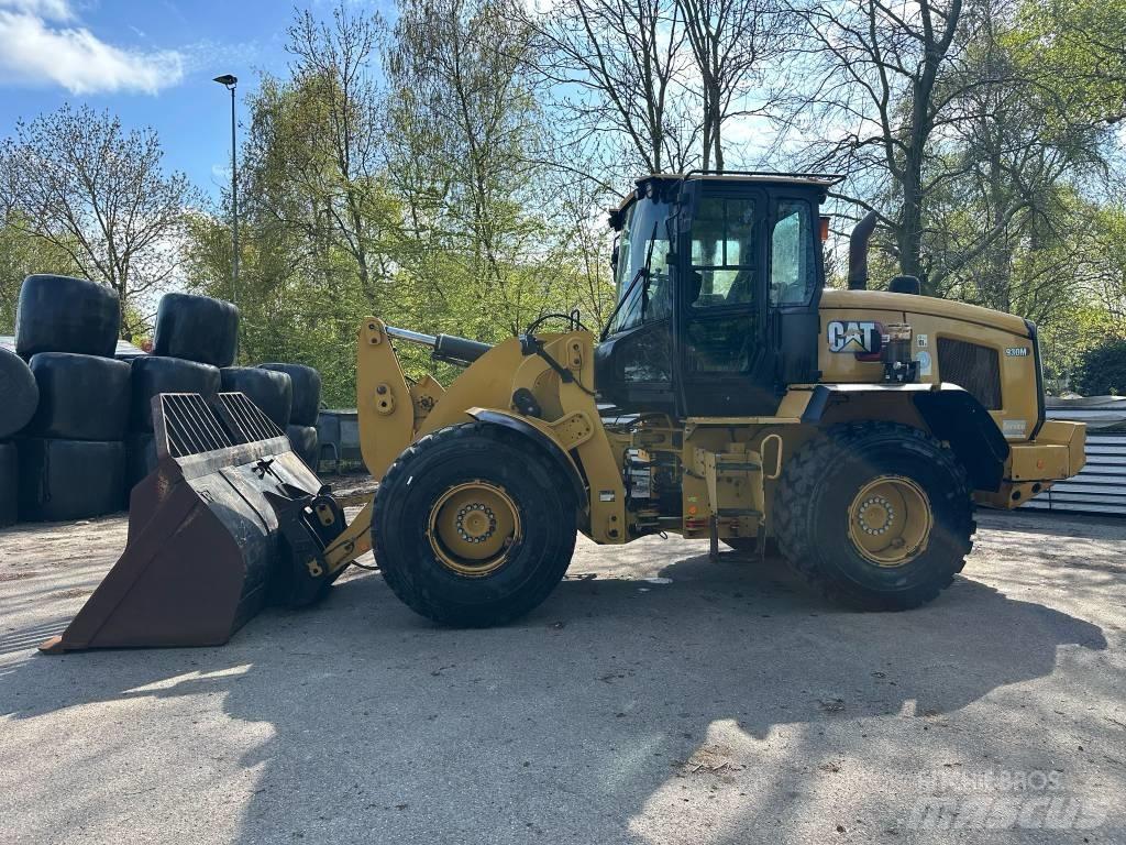 CAT 930M new tires! Wheel loaders