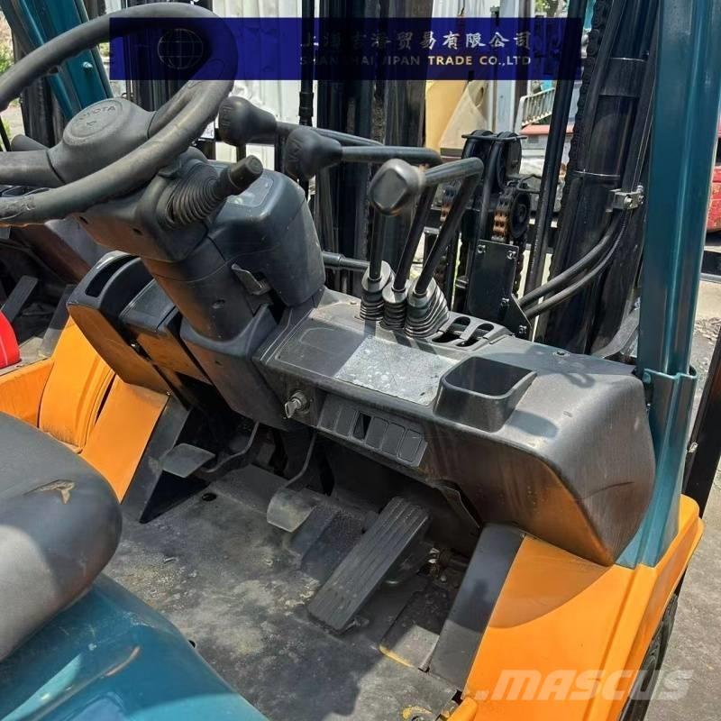 Toyota 7 FGU 25 Diesel trucks