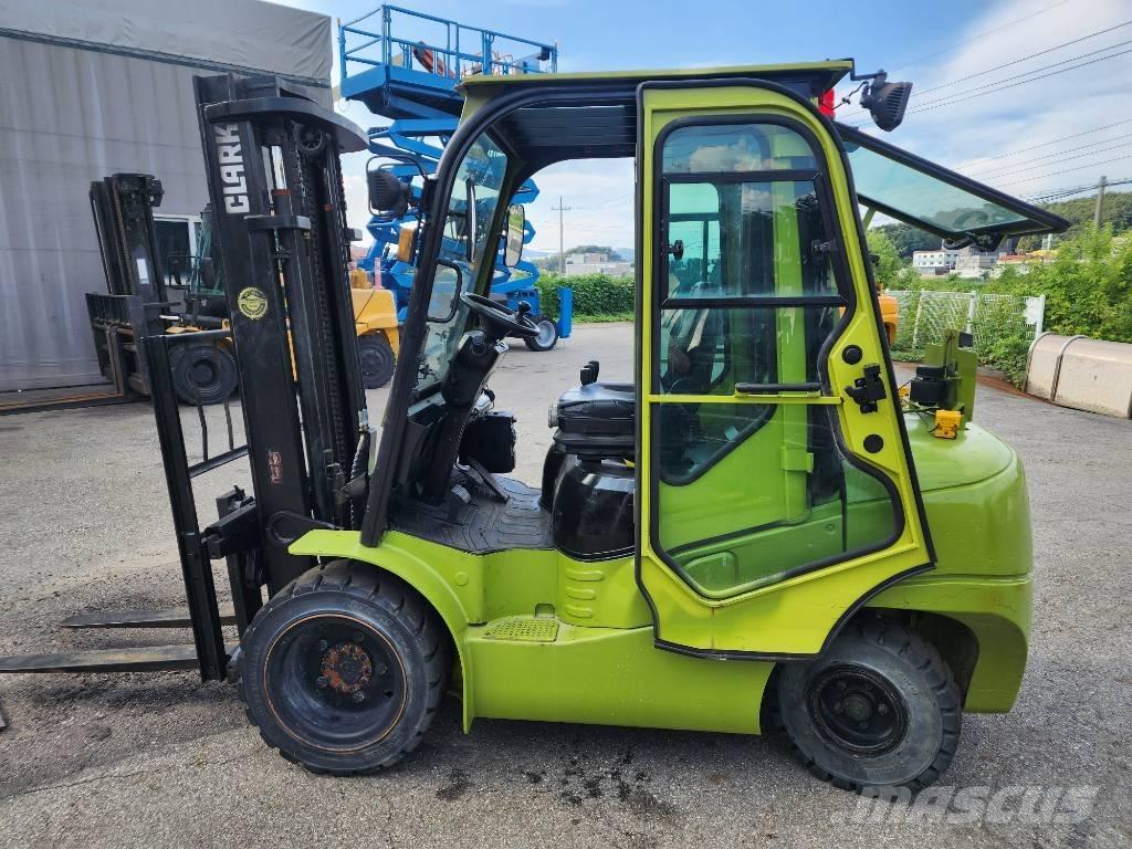 Clark gts30de Diesel trucks