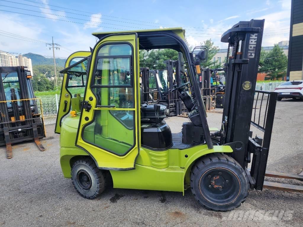 Clark gts30de Diesel trucks