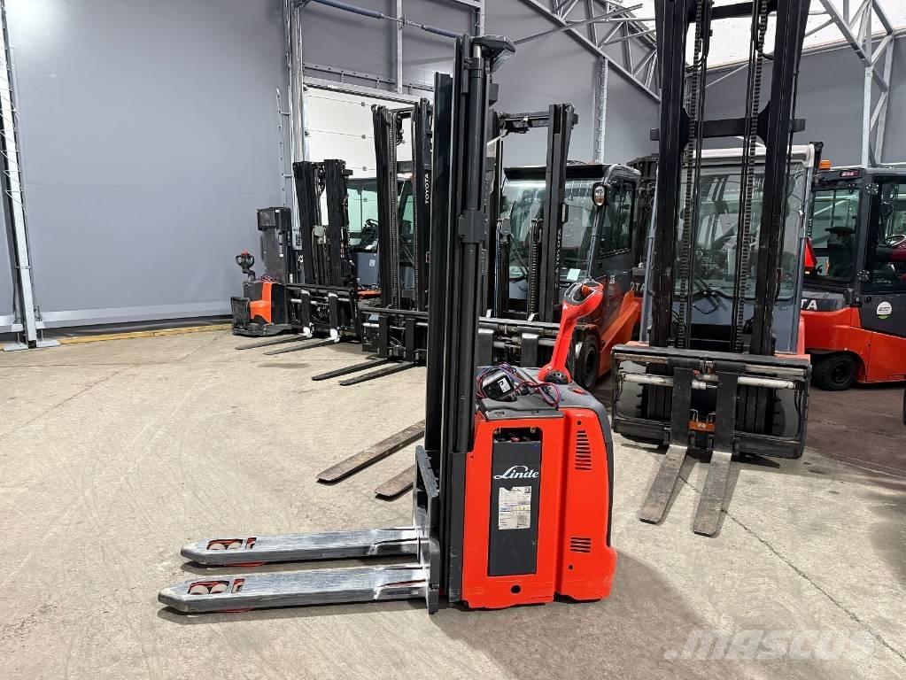 Linde D 14 Self propelled stackers
