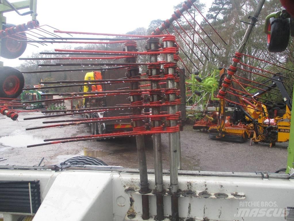 CLAAS Liner 3000 Rakes and tedders