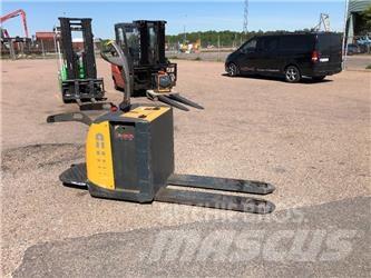 Atlet PLP 200 Low lifter with platform