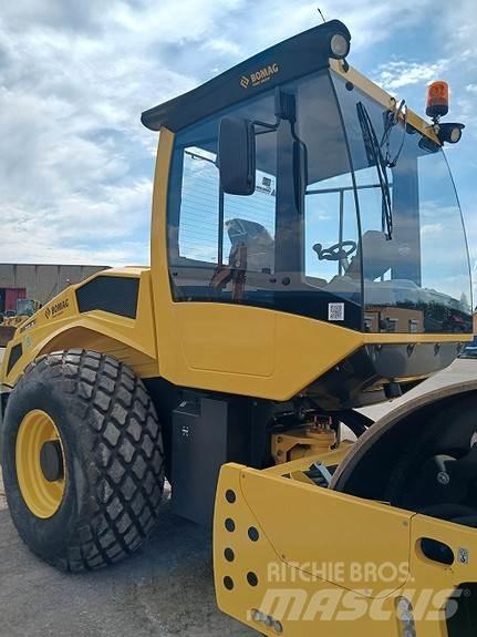Bomag BW 213 D5 Asphalt pavers