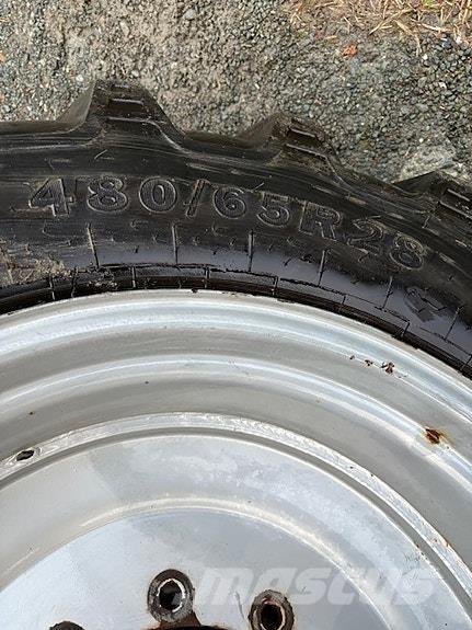  Dekk med felg Tractors