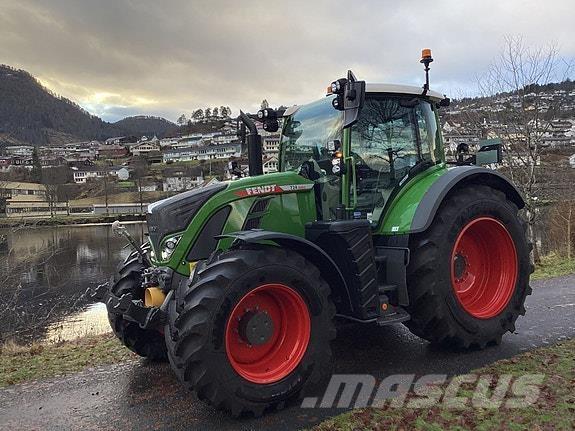 Fendt 724 VARIO Tractors