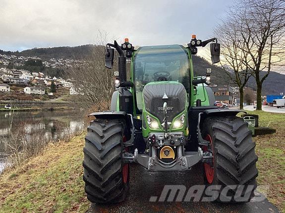 Fendt 724 VARIO Tractors
