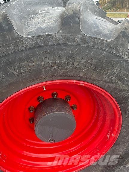 Fendt 828 Vario Tractors