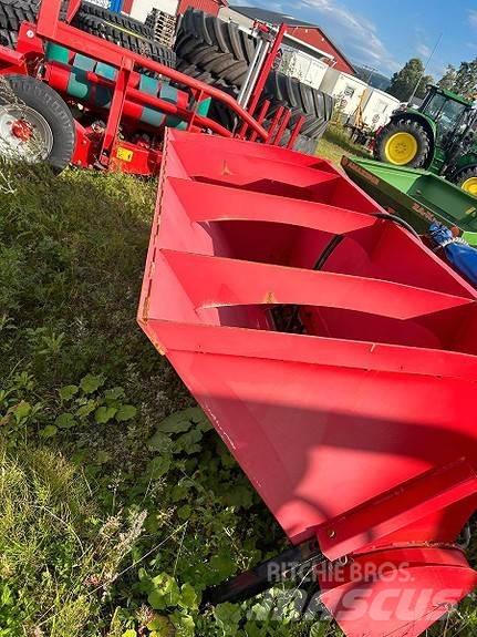 Globus 1600 Sand and salt spreaders