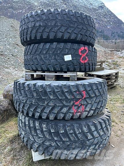 John Deere 6210R Tractors