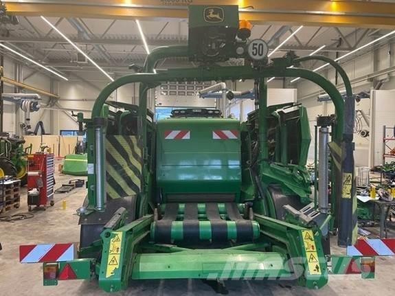 John Deere C441R Round balers