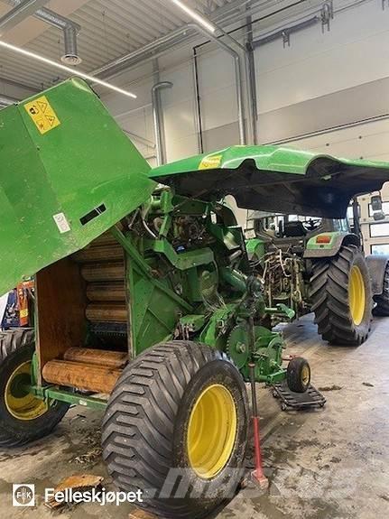 John Deere F441 Round balers